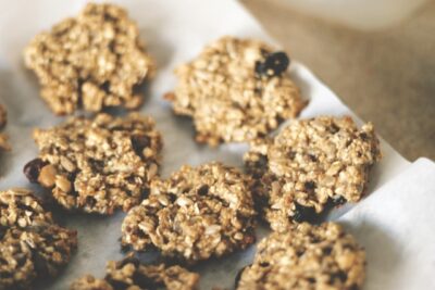 オートミールの簡単人気レシピ。クッキーとおやつや朝食におすすめな美味しいレシピもご紹介、レンジで作る方法も