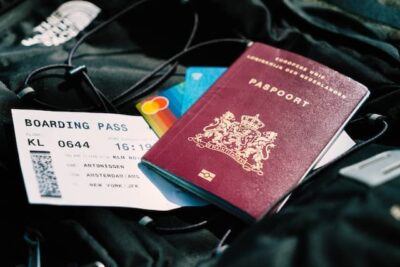 パスポートの申請方法を教えます！必要書類・料金、申請から何日で受け取れる？代理でもOK？