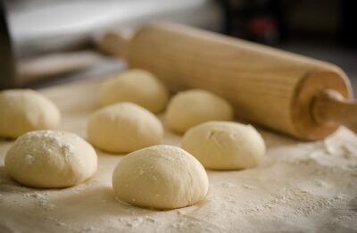 フライパンでパンを作る方法